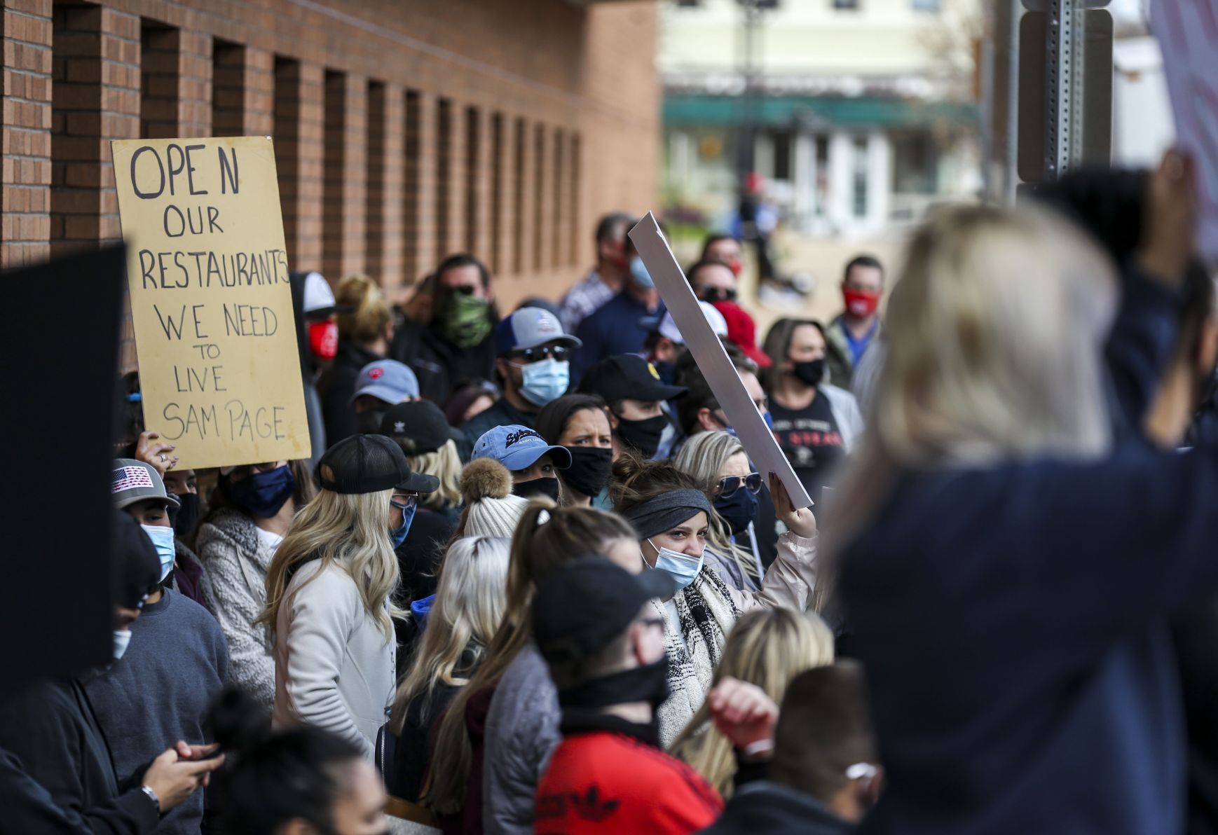 Restaurant workers protest shutdown